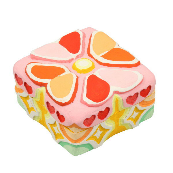 木彫四角箱(しな)しな材に彫刻や着色をして、オリジナルの小箱を作れるキット！商品説明しな材に彫刻や着色をほどこして、オリジナルの木製小箱を作れるキットです。インテリアを兼ねた小物入れとしてお使いいただけます。検索キーワード木製　収納　小物入れ　インテリア　デザイン　彫刻　DIYディレクトリID568546注意-商品サイズ組立済：94×90×50mmセット内容本体×1、下書き用紙×11個重量（g）83材質しな1個梱包形態袋入1個梱包サイズ横（mm）120品番5032JANコード4521718050324■ ご注意 ■・ ご注文のタイミングにより、納期がかかる、又は完売などの場合もございます。・ 商品の情報/詳細、画像について保証は致しかねます。・ 画像はイメージです。商品以外が含まれる、又は商品と異なる場合があります。・ 必ずメーカーホームページなど合わせてご確認ください。・ ご注文確定後のキャンセル・返品・交換は出来かねます。・ 北海道、沖縄、その他離島は配送致しかねます。不具合対応、交換対応のお問い合わせは、下記専用の窓口へご連絡をお願いします。アーテック　電話：072-990-5656　（平日9-18時・土曜9-15時：日曜と祝日はお休みです）