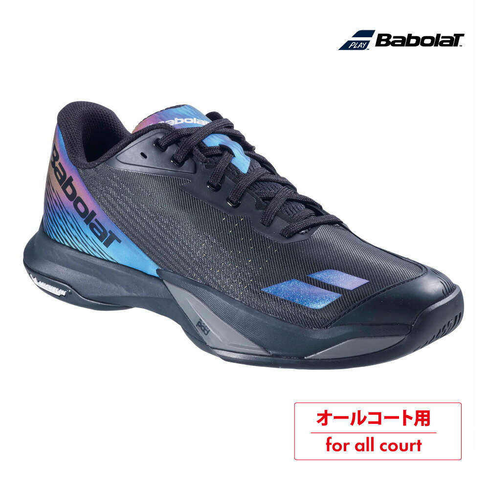 【商品名】JET MACH 4 AC Men Spectra Edition (ジェットマッハ4AC スペクトラエディション) 【品番】30F26629C 【カラー】 ブラック x スカラベ（2056） 【サーフェス】オールコート用 【サイズ】26.0～28.0cm/29.0cm 【ドロップ】10mm 【フィット】スタンダード MADE IN VIETNAM ・メーカー希望小売価格はメーカーカタログに基づいて掲載しています 【備考】こちらの商品は他の通販サイトと在庫共有しているため、ごくまれにご注文後でも在庫切れの場合がございます。 その際は連絡させて頂きますので、予めご了承ください。テニスのショットの約80％は、半径2.5m以内の限られたエリアで展開されます。その一瞬一瞬の勝負どころにおいて、JET Mach 4 (ジェット マッハ 4) は卓越したレスポンス性能を発揮します。 ニーズの高い競技プレーヤーのために開発されたこのアイコニックモデルは、徹底した軽量設計と、動きを的確に支える強化サポートを高次元で融合。 鋭いスタートダッシュや素早い方向転換を可能にし、激しいラリーの中でも安定した機動力を維持します。スピードを武器に戦うすべてのプレーヤーにアドバンテージをもたらす1足です。 【BENEFIT】 ・前足部から生まれる推進力 前足部のテクノロジーにより、スピードと爆発力をさらに強化。サイドサポートと高性能フォームの組み合わせが、ステップごとのエネルギーを効率よく吸収・反発し、力強い推進力へと変換します。 ヒューマンファブ*のラボでテストされたJET Mach 4は、前世代モデル比で約3％のスピード向上を実現。 一瞬の差が勝敗を分ける場面で、対戦相手に先んじるアドバンテージをもたらします。 ・軽量設計 Matryxテクノロジーにより、卓越した軽さと高いパフォーマンスを実現。耐久性に優れたファイバー素材が快適性とレスポンス、適切なサポートを提供し、俊敏なフットワークを引き出します。軽量性を損なうことなく、より速く無駄のない動きを可能にします。 ・グリップ力 ミシュラン社の技術を活かしたプレミアムソールを採用。最適化された溝構造が高いグリップ性能を発揮し、コート上での安定した動きを支えます。耐久性にも優れ、激しいプレーでも安心して使用できます。 【テクノロジー】 BLAST PAD ブラストパッドテクノロジーは、ボールに対するスピードと爆発力を最大化するように設計されている。前足部に配置された高性能フォームが、タッチするたびにエネルギーを放出し、ダイナミズムを高める。サイドの補強がミッドソールを安定させ、あらゆる動きでプロテクションと推進力を提供する。 MATRYX バボラとテクニカルファブリックに特化したChamatex社の緊密なコラボレーションによって、特許取得の独占的なファブリックMatryxが実現されました。 超耐久性を誇るアラミドとポリアミドの繊維を使用することで、快適性、サポート力、耐久性間の最適なバランスが体現されています。 2層で織り込まれたDUAL LAYER強化バージョンは、試合時の過酷な扱いにも万全に応えます。 プロシールド ＋ 足前部の内側をつま先まで覆う耐久性の高いモールドされたラバープロテクションが、比類ないアッパーの耐久性を実現します。 Ortholite Hybrid Plus Ortholite HybridPlus-Recycled成型インソールには、リサイクル素材が50％使用されています。 より環境にやさしい素材が、比類のない快適さ、通気性、耐久性を実現します。 ミシュラン・プレミアム ミシュラン・プレミアムは、過去に開発されたラバーの中で最も耐久性のあるラバーです。テニスの激しい動きに応えるため、優れた耐久性と最大限のグリップ力を提供します。