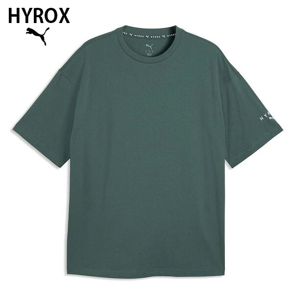 【商品名】 PUMA x HYROX CITY LIFESTYLE Tシャツ 【品番】 528131 【カラー】 (69)Herb Garden 【サイズ】 S~XXL S: バスト: 112cm 肩幅: 56.0cm ゆき: 51.9cm すそ周り: 112cm 後ろ丈: 74.0cm M: バスト: 120cm 肩幅: 60.0cm ゆき: 54.0cm すそ周り: 120cm 後ろ丈: 75.0cm L: バスト: 128cm 肩幅: 64.0cm ゆき: 56.1cm すそ周り: 128cm 後ろ丈: 77.0cm XL: バスト: 138cm 肩幅: 69.0cm ゆき: 58.9cm すそ周り: 138cm 後ろ丈: 79.0cm XXL: バスト: 148cm 肩幅: 74.0cm ゆき: 61.7cm すそ周り: 148cm 後ろ丈: 81.0cm 【素材】 本体: コットン100% 衿: コットン70% , ポリエステル30% 【注意】 他の通販サイトと在庫共有しているため、ごくまれにご注文後でも在庫切れの場合がございます。 その際は連絡させて頂きますので、予めご了承ください。 また、実際の商品と比較し色味に若干の誤差が生じる場合がございますので、ご了承下さい。 【製造販売元】 プーマジャパン株式会社PUMA x HYROXで、あなたのスタイルをワンランクアップさせましょう。大胆なグラフィックが特徴のこのオーバーサイズTシャツは、動きやすさを追求して作られています。通気性と伸縮性に優れ、どんな一日にも対応できるデザインです。 この商品はインポートサイズです。各サイズの詳細は「サイズガイド」をご確認ください。 PUMA x HYROXコレクション HYROXとパートナーシップを通じて、プーマは新たに吸汗速乾に優れた“dryCELL(ドライセル)”を採用し、さらに革新的な肌触りを実現したプーマ独自のテクロジー“Cloudspun(クラウドスパン)”を用いたアパレルのフルラインアップを提供します。また、シューズは、HYROX特注カラーとしてHYROXアスリートのパフォーマンス向上をサポートします。 ■特徴 20%以上のリサイクルコットンを使用 ■詳細 ・オーバーサイズフィット ・シングルジャージー生地 ・半袖 ・クルーネック ・標準の長さ ・PUMAロゴ