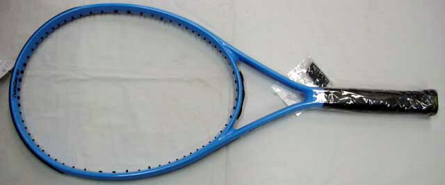 【商品名】 GRAND115【メーカー】 その他メーカー【グリップサイズ】 3【重量（実測値）】 255g【フレックス（実測値）】 74【程度】 SS:新品【付属品】 ケース【商品No.】 D-3355※重量・フレックスに関しましては実測値となります。フェースサイズ：115square inchフレーム長：27.5in推奨テンション：53〜58lbs新品です。肘への負担を軽減する為、ガットが斜めに設定されています。