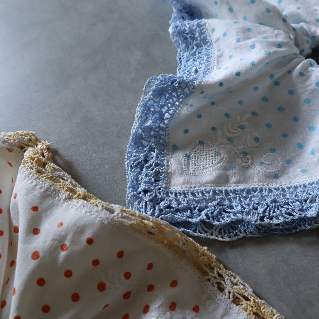 SIIILON スクエアドットシュシュ 全3色 スクエア型 ドット柄プリント