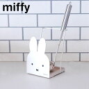 商品名 miffy 調理器具スタンド 商品サイズ（約） W10×D11×H15cm(全体サイズ) 材質 本体：スチール(粉体塗装) トレイ：天然木 生産国 中国 ■注意 ※トレイをお手入れする際は、乾いたタオル等で軽くたたくように拭いてください。 JAN 4905016018413 説明 調理小物が散らかりがちなキッチンをすっきりさせてくれる調理器具スタンド。 調理中に置き場に困る鍋蓋やお玉が置けて便利。 まな板やレシピ本を立てて使うこともできるため、キッチンで大活躍！ トレイは取り外しができるのでお手入れも簡単にできます。 ※トレイをお手入れする際は、乾いたタオル等で軽くたたくように拭いてください。 miffy 調理器具スタンド：77006037■ miffy 調理器具スタンド miffy 調理器具スタンド 調理小物が散らかりがちなキッチンをすっきりさせてくれる調理器具スタンド。 散らかりがちなキッチンもすっきりとさせます。 まな板やレシピ本立てにも使えて便利。 トレイは取り外し可能なので、日々のお手入れも簡単。