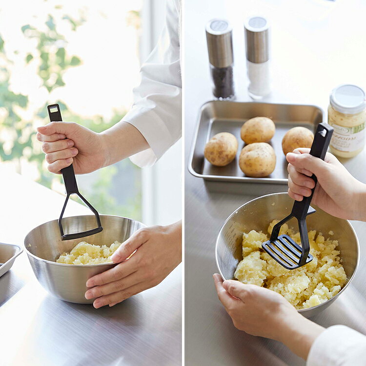 APUショップの[ シリコーンハンドル ポテトマッシャー タワー ] 山崎実業 tower タワーシリーズ 調理用具 キッチン 台所 シリコン ホワイト ブラック 6360 6361｜アングル2