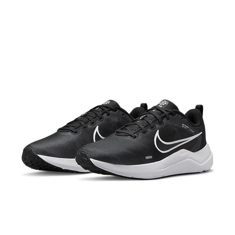 【全品P5倍★10月15日限定】送料無料 ランニングシューズ レディース ナイキ NIKE WSダウンシフター 12/スポーツシューズ ジョギング トレーニング 女性 ブラック系 黒 スニーカー 普段履き 運動靴 DOWNSHIFTER12 くつ/DD9294-001