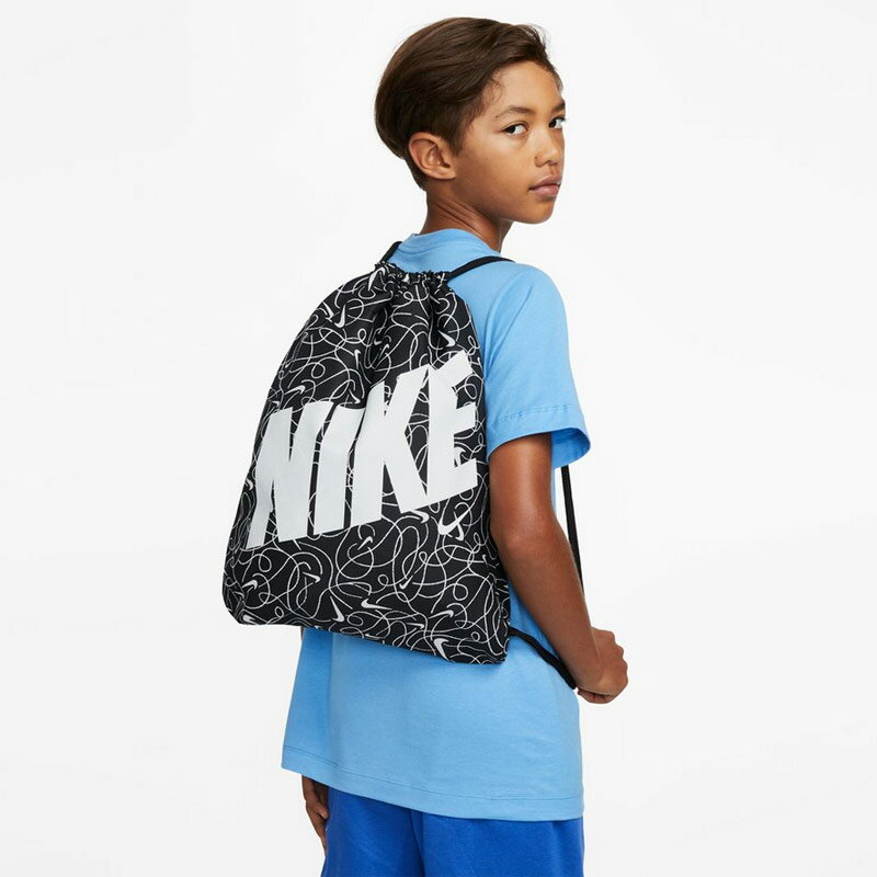 ナイキ ナップサック バッグ NIKE YTH ドローストリング CAT ジムサック AOP 2 スポーツバッグ 子ども リュック ブラック かばん 男の子 女の子 子供 小学生 部活 通園通学 おでかけ DR6129-010のサムネイル