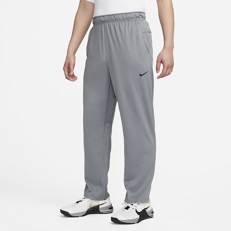 ◆ 商品詳細情報 ◆ ブランド ナイキ NIKE 商品番号 FB7508-084 カラー (084)スモークグレー/ブラック サイズ Sサイズ Mサイズ Lサイズ XLサイズ 2XLサイズ 素材 ポリエステル 100％ ◆画像のカラーについて◆ 商品画像のカラーにつきましては、PC、モバイルなど閲覧環境等により実物のカラーと多少異なることもございます。 予めご理解のうえご注文を賜りますようお願いいたします。 ギフト対応 ※メーカー希望小売価格はメーカーサイトに基づいて掲載しています (記載価格が税抜き価格になっている場合もございます)【ナイキ NIKE / メンズ / ロングパンツ】 ◆　商　品　説　明 ◆ □□□当店で販売しております商品はすべて【正規取扱品】です□□□ ナイキ(NIKE)から、メンズのトレーニングパンツです。 人気のエクササイズ用にデザインされた万能なアイテムは、TotalityコレクションのNo.1。 新しいワークアウトの始まりからジムでの全力のワークアウトまで、シンプルでフレッシュなスタイルをキープする軽量のニットパンツ。 速乾性に優れた素材とゆったりとしたフィット感で、目標達成に向けて必要な快適性を提供します。 Nike Dri−FITテクノロジーが、肌から汗を逃がしてすばやく蒸発させ、さらりと快適な状態をキープ。 柔らかくて軽いニット素材。 ハンドポケットにはスマートフォンなどを安全かつ簡単に収納。 伸縮性のあるウエストバンドとドローコードが最適なフィット感を実現。 洗濯機洗い可能です。