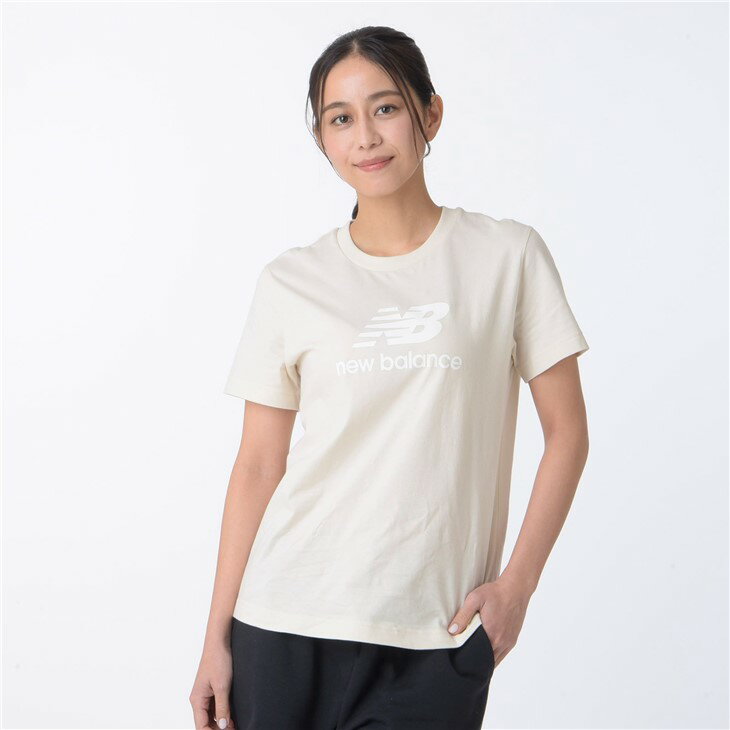 樂天商城 - ニューバランス 半袖 Tシャツ レディース NEWBALANCE Sport Essentials Stacked Logo プリントT 綿 コットンT スポーツ カジュアルウェア ウエア 女性用 半袖シャツ クルーネック アイボリー リネン 服 レディースウェア ブランド アパレル/WT41502-LIN