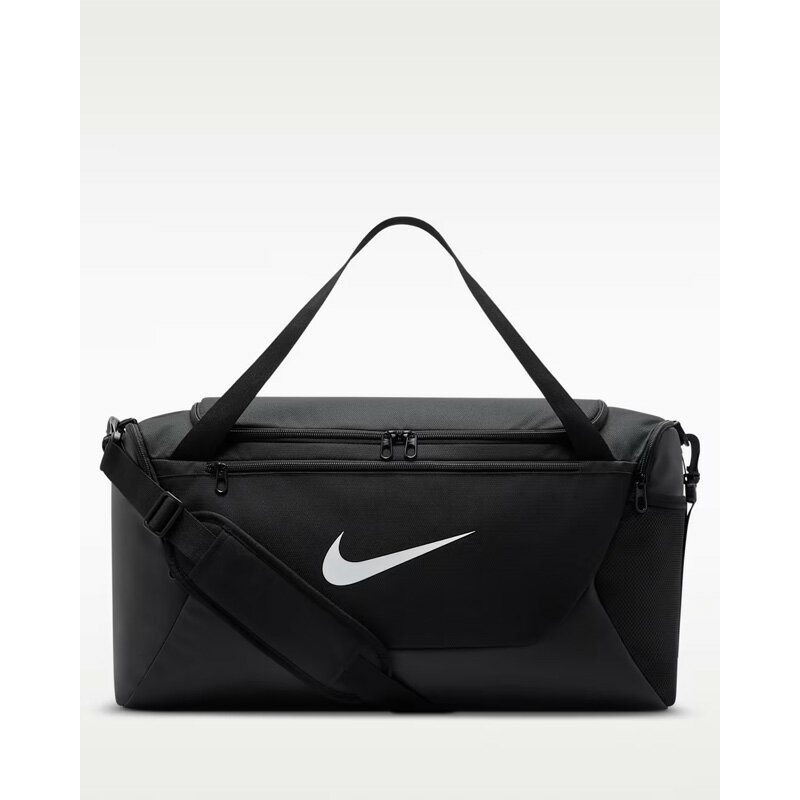 ◆ 商品詳細情報 ◆ ブランド ナイキ NIKE 商品番号 IB4394-010 カラー (010)ブラック/ブラック/ホワイト サイズ F：L 51cm x W 28cm x H 28cm (S、40L) 素材 ポリエステル100％ 原産国 インドネシア ◆画像のカラーについて◆ 商品画像のカラーにつきましては、PC、モバイルなど閲覧環境等により実物のカラーと多少異なることもございます。 予めご理解のうえご注文を賜りますようお願いいたします。 ギフト対応 ※メーカー希望小売価格はメーカーサイトに基づいて掲載しています (記載価格が税抜き価格になっている場合もございます)【ナイキ NIKE / ダッフルバッグ】 ◆NIKE BRSLA Bag Lineup◆ [バックパック（30L）] [バックパック（24L）] [ドローコードバッグ] [シューズバッグ] 【トレーニングダッフルバッグ】 [ラージサイズ・95L] [ミディアムサイズ・60L] [スモールサイズ・40L ※本商品] ◆　商　品　説　明 ◆ □□□当店で販売しております商品はすべて【正規取扱品】です□□□ ナイキ(NIKE)から、［ブラジリア トレーニングダッフルバッグ (S、40L)］です。 ワークアウト、練習、日常生活などで、あらゆる物を収納できる万能バッグ。 ワークアウト後の汗をかいたアイテムを入れられる通気性の高いサイドポケットなど、 中外に配した複数のポケットにすべてのギアを収納できます。 荷物を詰めて、さあ出発。 ●特長 ・調整可能なショルダーストラップと2本のハンドルが付いており、 　さまざまな持ち方で快適に持ち運べるデザイン。 ・飲料ボトルを収納できるストレッチメッシュのサイドポケット。 ・通気性に優れたサイドポケットはギアの収納に最適。 ●商品の詳細 ・L 51cm x W 28cm x H 28cm ・40L ・部分洗い可能 ■こちらの商品は、ギフト対応(ラッピング)不可となっております。あらかじめご了承くださいませ。