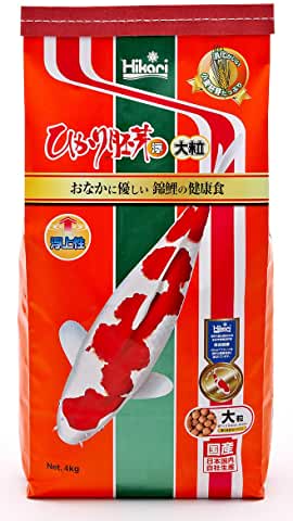 商品説明 ひかり胚芽は、栄養価が高く、 しかも消化・吸収しやすい小麦胚芽を高比率で 配合した錦鯉用飼料(餌・エサ)です。 低水温でも消化に負担をかけない配合で、 消化不良による体調の悪化を防止します。 1.良消化タイプ 当社独自のノウハウにより、 消化吸収に優れた小麦胚芽を高比率で配合。 春の餌付け、低水温時にも安心して与えられます。 2.錦鯉の健康食 小麦胚芽の良質な植物性蛋白質が、 旺盛な成長をサポートする 栄養価の高い錦鯉の健康食です。 3.地肌のツヤ・テリをサポート 小麦胚芽に含まれるビタミンEや リノール酸等の成分が、 錦鯉本来の美しいツヤ・テリの 維持をサポートします。 4.錦鯉の体長に合わせた粒サイズ 小粒は体長約10cm以上、 中粒は体長約20cm以上、 大粒は体長約30cm以上の錦鯉に適しています。 沈下性 1.食べやすい沈下性 水温が低く、 錦鯉が水面まで上がってこない場合にも 使いやすい沈下性です。 内容量 4.0kg 【購入時のご注意事項】 ※ご覧になるパソコンのディスプレイによってカラーは若干異なってまいります。予めご了承下さいませ。