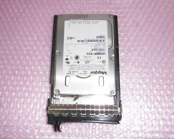 DELL 0YC952(Maxtor BJ147J004075F) Ultra320 SCSI 73GB 10K 3.5インチ 中古ハードディスク