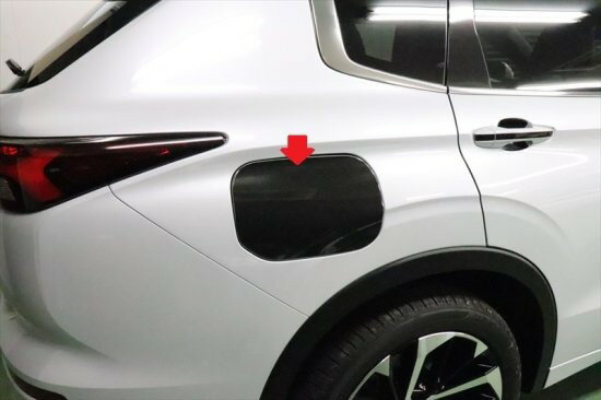 アウトランダーPHEV　給電口シート