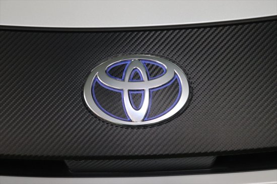 プリウス61PHEV　フロントエンブレムインナーカーボンシート　ライン入り