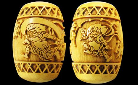 風神雷神 縦穴 柘植玉 浮彫 彫刻ビーズ 樽型 特大樽型 【穴あり一粒売りビーズ】 / 天然石、パワーストーンの専門店インペリアルオーラ おしゃれ かわいい オシャレ 可愛い プレゼント ギフト 贈り物