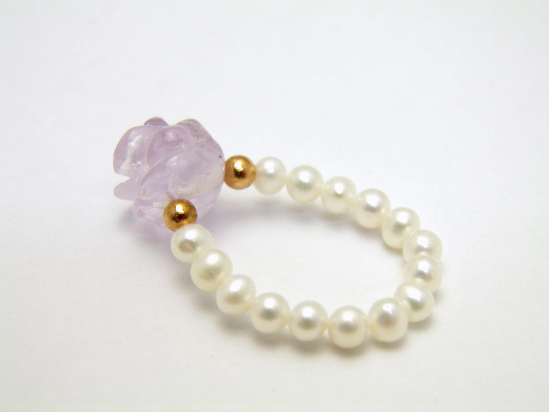 天然石 ローズアメジストAAA- 薔薇と淡水パール リング 立体バラ彫刻使用 レディース指輪 パワーストーン プチギフト 転勤 退職 お礼 母の日 敬老の日 クリスマス ギフト / インペリアルオーラ おしゃれ かわいい オシャレ 可愛い プレゼント ギフト 贈り物