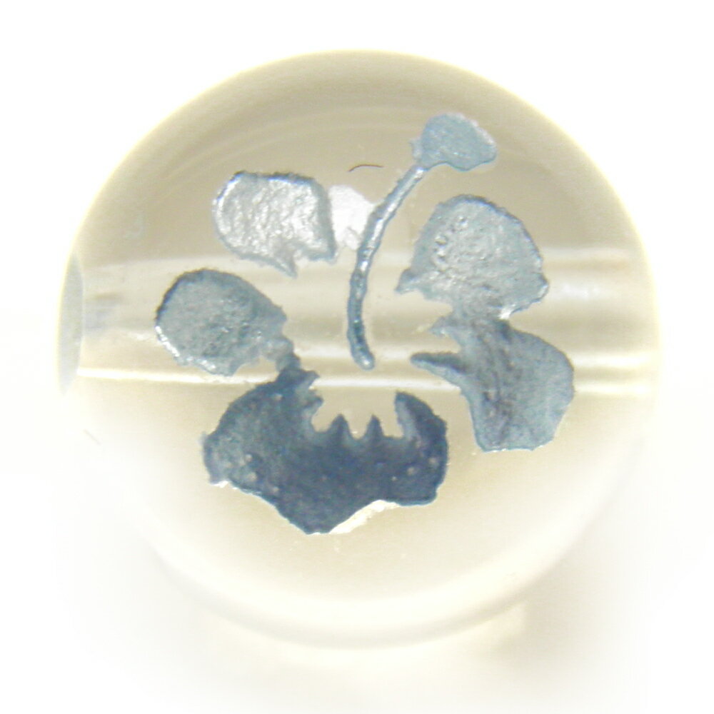 ■商品の内容 ハイビスカス 水晶 彫刻ビーズ（ブルー彫り）10mm 【彫刻 一粒売りビーズ】 ブラジル産 天然石 風水 パワーストーン 神にささげる花という意味があり、花言葉は「上品な美しさ」、「繊細な美」「新しい恋」「信頼」などです。新しい恋を求めているとき、希望的な未来を期待するときに身につけるといいといわれています。 ■素材・サイズ 素　材：水晶サイズ：10mm玉 内祝い・お返し 出産内祝い 結婚内祝い 新築内祝い 快気祝い 入学内祝い 結納返し 香典返し 引き出物 結婚式 引出物 法事 引出物　お礼 謝礼 御礼 お祝い返し お祝い 成人祝い 卒業祝い 結婚祝い 出産祝い 誕生祝い 初節句祝い 入学祝い 就職祝い 新築祝い 開店祝い 移転祝い 退職祝い 還暦祝い 古希祝い 喜寿祝い 米寿祝い 退院祝い 昇進祝い 栄転祝い 叙勲祝い こんな方への贈り物に・・ お父さん お母さん 兄弟 姉妹 子供 おばあちゃん おじいちゃん 奥さん 彼女 旦那さん 彼氏 先生 職場 先輩 後輩 同僚 法人向け プレゼント お土産 手土産 プチギフト お見舞 ご挨拶 引越しの挨拶 誕生日 バースデー お取り寄せ 開店祝い 開業祝い 周年記念 記念品 お茶請け 菓子折り おもたせ 贈答品 挨拶回り 定年退職 転勤 来客 ご来場プレゼント ご成約記念 表彰 季節のご挨拶 御正月 お正月 御年賀 お年賀 御年始 母の日 父の日 初盆 お盆 御中元 お中元 お彼岸 残暑御見舞 残暑見舞い 敬老の日 寒中お見舞 クリスマス バレンタイン お歳暮 御歳暮 春夏秋冬 季節のギフト 1月 お年賀 正月 成人の日 2月 節分 旧正月 バレンタインデー 3月 ひな祭り ホワイトデー 春分の日 卒業 卒園 お花見 春休み 4月 イースター 入学 就職 入社 新生活 新年度 春の行楽 5月 ゴールデンウィーク こどもの日 母の日 6月 父の日 7月 七夕 お中元 暑中見舞 8月 夏休み 残暑見舞い お盆 帰省 9月 敬老の日 シルバーウィーク 10月 孫の日 運動会 学園祭 ブライダル ハロウィン 11月 七五三 勤労感謝の日 12月 お歳暮 クリスマス 大晦日 冬休み 寒中見舞い お急ぎ ノベルティにおススメです。 商品概要：天然石 インペリアルオーラでは、国内・海外で買い付けした天然石、原石、隕石、ポイント、クラスター、、ヒーリングストーン、丸玉、置物、化石、マッサージ棒、クリスタルチューナー、ホワイトセージ・パロサント、誕生石、天然石（ビーズ）、木製ビーズ、彫刻ビーズ、彫刻パーツ、梵字、ご本尊、四神獣、開運文字・模様・神様、般若心経、九字真言、十二支、龍、白蛇、天珠、七福神・十福神、戦国武将、スポーツ・八咫烏、天使モチーフ、十二星座、花・植物ビーズ、天然石ツリー、開運カード（護符）、開運財布、開運インテリア、開運アート、開運グッズ、扇子、チベット密教法具、ハンドメイド・手づくり、チャーム（パーツ）、副資材、パワーストーンのブレスレット（バングル）やネックレス、ペンダント、勾玉、アンクレット、念珠（数珠）、ボサ玉、ストラップ（キーホルダー）、ピアス（イヤリング）、リング（指輪）、シルバー925・ステンレスアクセサリー、サンキャッチャー、ブローチ、コサージュ、ポーチ（巾着袋）ペンデュラムなどの占い・開運・風水・パワーストーン・パワーストーンアクセサリー、オリジナル商品等、時計工具、ジュエリー・腕時計・ケア・修理用品・電池・工具を販売しております。自分用、創作用、制作用、手作り、ハンドメイドなどに便利な単体での販売から、おしゃれ、かわいい、シンプルで普段使いにも使えるアクセサリー、ファッション小物、メンズ(男性用)、レディース(女性用)、インテリアのアクセント、プレゼントやギフト、プチギフト、自分用のご褒美、母の日、父の日、敬老の日、お誕生日、クリスマスプレゼントなど、ちょっとしたプレゼントにもぴったりなアイテムを取り揃えています。この機会に、ぜひお買い物をお楽しみください。