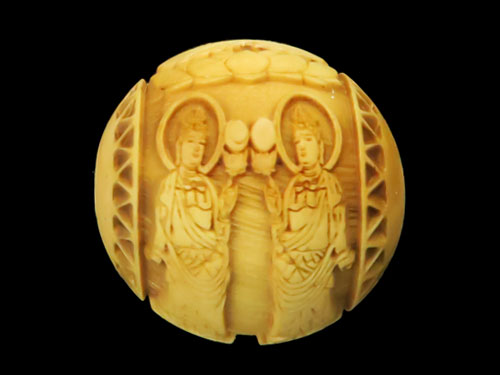 薬師三尊 浮彫 彫刻ビーズ 柘植大玉 横穴 約20mm 【穴あり一粒売りビーズ】 / 天然石、パワーストーンの専門店インペリアルオーラ おしゃれ かわいい オシャレ 可愛い プレゼント ギフト 贈り物