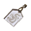 手彫り龍・水晶プレート彫刻ペンダントトップ 天然石 パワーストーン プチギフト 転勤 退職 お礼 母の日 敬老の日 ギフト / インペリアルオーラ おしゃれ かわいい オシャレ 可愛い プレゼント ギフト 贈り物