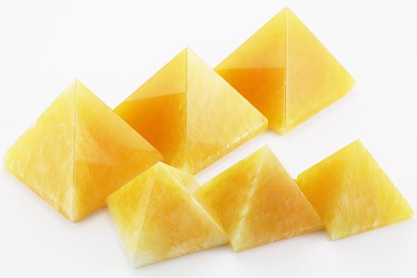 【置き石】ピラミッド型 約40mm アラゴナイト 1個売り 風水 パワーストーン / インペリアルオーラ おしゃれ かわいい オシャレ 可愛い プレゼント ギフ...