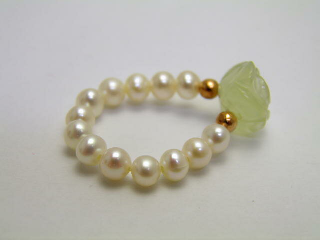 ニュージェードと淡水パールの薔薇リング・指輪 立体バラ彫刻と真珠使用の天然石パワーストーンリング プチギフト 転勤 退職 お礼 母の日 敬老の日 クリスマス ギフト / インペリアルオーラ おしゃれ かわいい オシャレ 可愛い プレゼント ギフト 贈り物