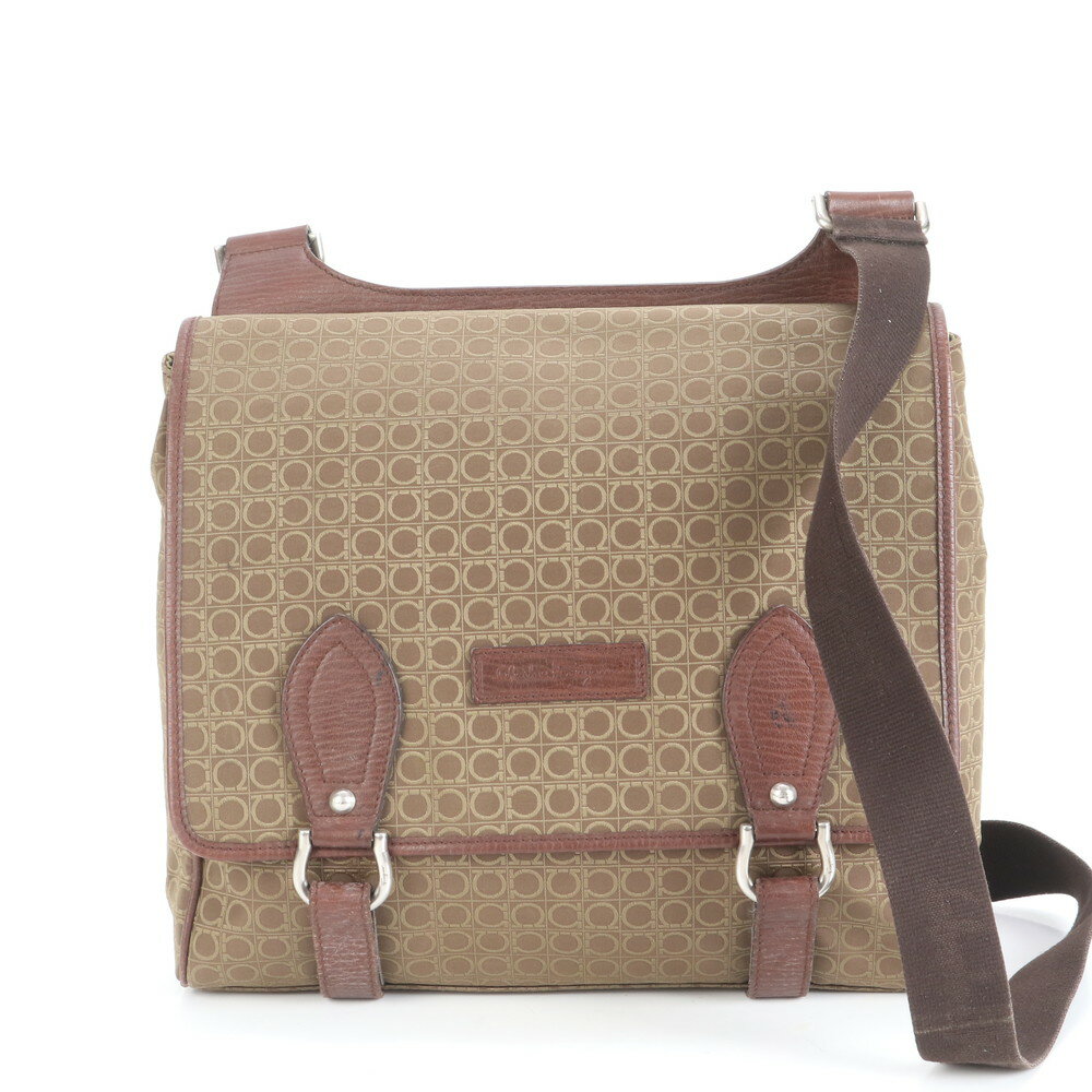 美品 サルヴァトーレフェラガモ ガンチーニ レザー ショルダーバッグ 斜め掛け メッセンジャー ブラウ..