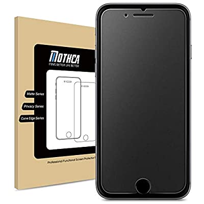 Mothca アンチグレア 強化ガラス iPhone 7 iPhone 8 iPhone 6 iPhone 6s用 保護フィルム 液晶ガラスフィルム さらさら ゲームフィルム 日本旭硝子製素材 指紋防止 反射防止 硬度9H 3D touch対応 飛散防止 キズ防止 衝撃吸収 撥油性 疎水性ブランドMothca色クリアモデル商品説明【アンチグレアタイプ】表面は反射防止タイプで、光の反射や映り込みを抑え、光の反射が少なくて見えやすく、長時間で、スマホ の画面を見ていたり、Youtubeを視聴しても、眼が疲れにくいです。3Dタッチにも対応し、スムーズに操作する事ができます。【高品質素材】日本製素材旭硝子製（AGC）のガラスを採用するし表面硬度は9H。PET保護フィルムの約3倍の強度です。ハサミやカッター、鍵などでひっかいてもキズが付きません。万が一の破損時も飛散防止加工によって破片はフィルムに張り付いた状態で90%以上飛び散らない安全性の高い仕様です。【スクラブ加工】特殊加工のスクラブ保護フィルムは、指紋が目立ちにくくなって、油分や水分にも強く付着した水滴や汗、化粧品等簡単に拭き取ることが可能です。いつも美しくて清潔にご愛機を守るフィルムです。【2.5D処理】当製品は2.5Dラウンドエッジ処理でフィルムの角を丸く加工することで、装用時もスマホ角部分の違和感が無く高級感がアップ、 ケースと干渉しなく、相性が良いものです。【サラサラ手触り】表面を顕微鏡で見ると、スクラブ保護フィルムはボコボコと凹凸が見えます。この凹凸は人間の指では段差として感じることはなく、触れる面積が減るため一般的な強化ガラスと比べるとサラサラとした使用感になるのです。表面が「サラサラ」としているので、快適にゲームやフリック操作することが可能です。