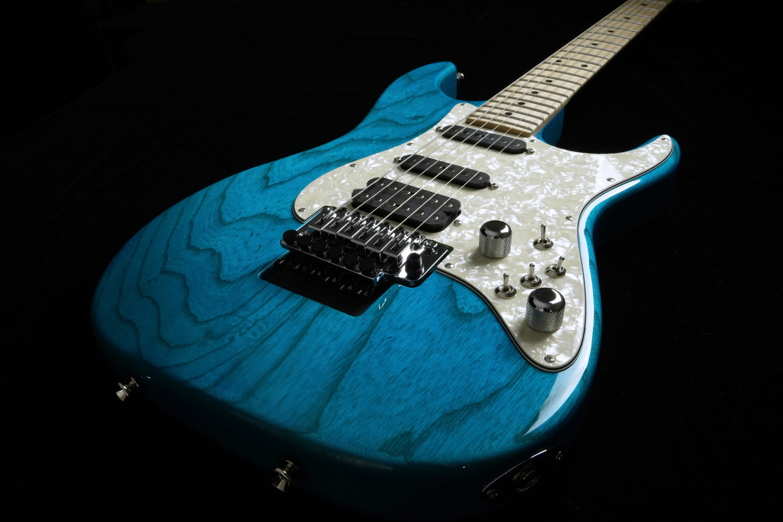 Tom Anderson The CLASSIC Bora Bora Blue トムアンダーソン エレキギター DAITA 仕様の人気モデル！