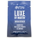 LUXE BY MARTIN Guitar Detailer プレミアムワックスペーパー。 ギターの様々な部分を手入れして保護するプレミアムワックスです。 この商品はペーパータオルに、最高級カーワックスメーカーのZymol社の天然100%植物性成分のクリーナーと保護剤、ナチュラルワックスを染み込ませたワックスペーパーです。 手軽に簡単に使用できる1回使い切りのパッケージとなっております。 ギターのボディーやネック、ブリッジ、指板などのクリーニングと保湿、保護効果があります。 天然素材を採用しており、マーティンなどの高級ギターに用いられるラッカー塗装でも安心してご利用出来ます。 この商品は、マーチンの製造工場などでも使用される、プロも使用する商品です。 【送料無料】 ■発送は、郵便局のゆうパケット（メール便）にてお送りします。　 発送後、数日中に郵便受けに投函されます。 ※日時指定は出来ません。