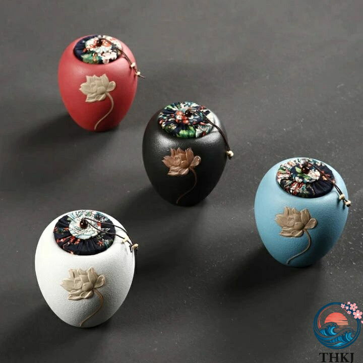 aragokの【全品5%ポイント】メモリアルグッズ ハスの花 オーロラ骨壷 陶器 猫 犬 ミニサイズ セラミックス ペット用骨壷 分骨 動物用 ペット用 かわいい｜アングル2