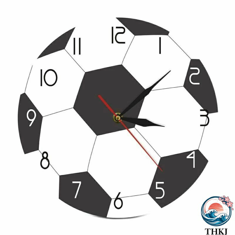 【サッカー愛好家のためのサッカーをテーマにしたデザイン】: この壁掛け時計はユニークなサッカーにインスパイアされたデザインが特徴で、どんな家庭やオフィスの空間にもスポーティでエネルギッシュな雰囲気を添えます。スポーツへの情熱と熱意を表現した...