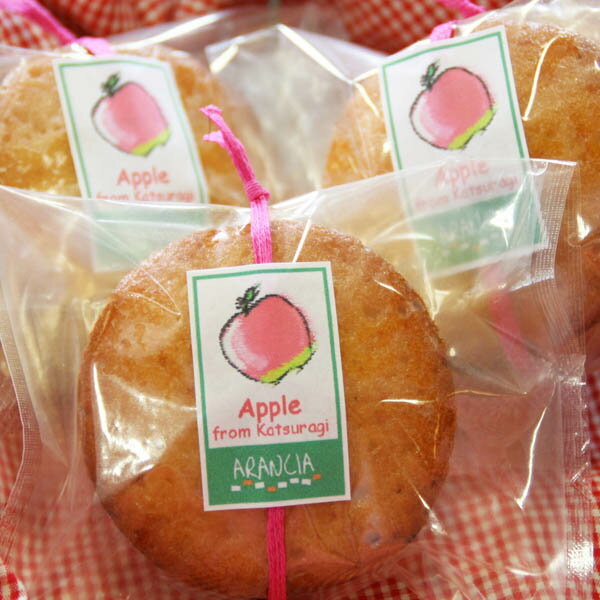 りんごのアーモンドカップケーキ（