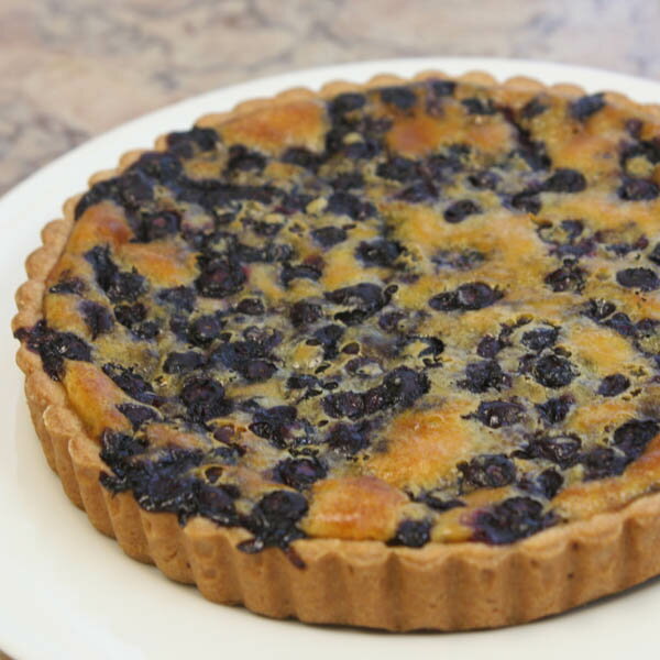 「ブルーベリーのタルト」紀州うめたまごと生クリームのフラン生地に御坊市山本さんの無農薬栽培のブルーベリーを生のまま入れて焼き上げました（18cmホール/冷凍便/送料別）のサムネイル