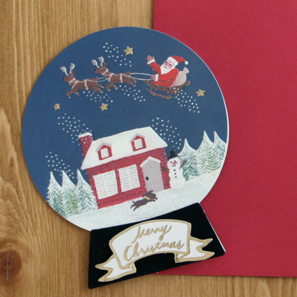 スノードームをイメージした丸くて小さい ミニクリスマスカード。 ドームの中には、森の中のお家と番犬、 夜空にはそりに乗ったサンタクロースとトナカイ、 そして、キラキラ雪が舞っています。 中は無地で、メッセージが書けます。 サイズは直径7cm。赤い封筒付き