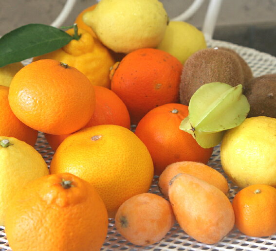 【送料無料】和歌山産季節のフルーツ自宅用プチセットアランチャで使っている安心のできる和歌山各地の農家さんから直接分けてもらったフルーツちょっぴりおすそ分け。1人でも食べ切れます。