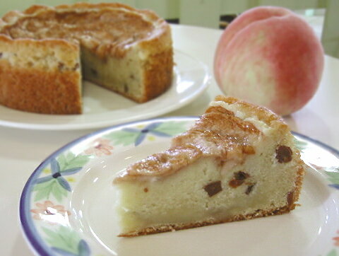 【アレルギーの方のためのオーダーケーキ】卵・小麦粉不使用！桃山町あらかわの桃をたっぷり使った米粉のケーキ（18cm/送料別/冷凍便）のサムネイル