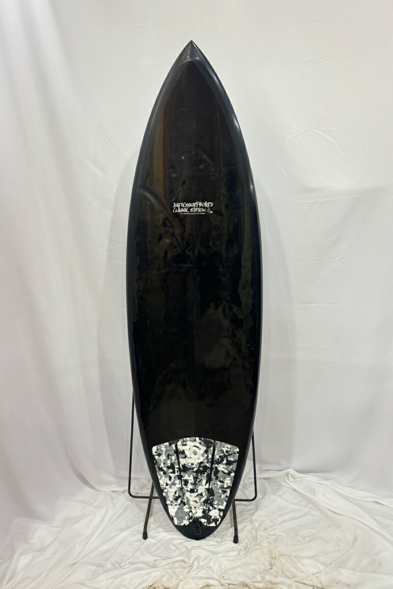 [BOARD DATE] ■ブランド：JUSTICE SURFBOARD (ジャスティスサーフボード) ■状態：スレやフットマーク、リペア等有る中古現状販売となります。 ■Length[全長]：5'10"（177.8cm） ■Width[最大幅]：20"（50.80cm） ■Thickness[最大厚]：2 7/16"（6.19cm） ■重量：3.3kg（FIN除く） ■FIN形状：SINGLE ■付属品：なし ■ご注意：商品管理には万全を期しておりますが、あくまでも中古品です。 ご理解の上ご購入お願い致します。撮影時の状況により実際の商品と異なって 見える場合がございます。運送会社営業所どめでの発送となります。あらかじめご了承ください。 ■■■このボードについて■■■ ショートボードの操作性を活かしながら、シングルフィンならではのスムーズなターンと 伸びのあるライディングが楽しめる1本。クラシックなフィーリングを味わいたい ショートボーダーや、シングルフィンにチャレンジしたい方にもおすすめです。 ラインを意識した流れるようなサーフィンを楽しめるボードです。