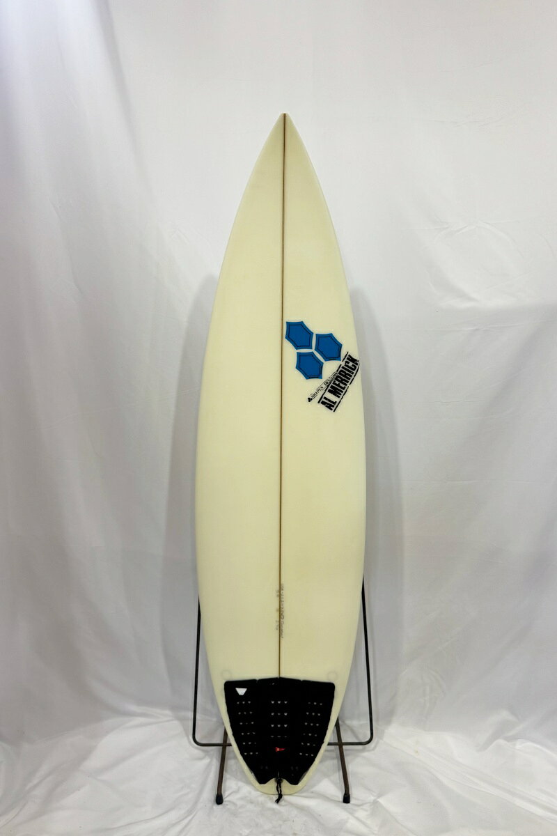 [BOARD DATE] ■ブランド：CHANNEL ISLANDS ■モデル：TANGENT ■状態：スレや黄ばみ、わずかなフットマーク 等有る中古現状販売となります。 ■Length[全長]：5’10”（177.8cm） ■Width[最大幅]：18”（45.72cm） ■Thickness[最大厚]：2 3/8”（6.03cm） ■重量：2.5kg（FIN除く） ■素材：Polyester(ポリエスター) ■FIN形状：FCS/TRI ■付属品：なし ■ご注意：商品管理には万全を期しておりますが、あくまでも中古品です。 ご理解の上ご購入お願い致します。撮影時の状況により実際の商品と異なって 見える場合がございます。運送会社営業所どめでの発送となります。あらかじめご了承ください。 ■■■このボードについて■■■ スピードとマニューバビリティのバランスを意識したデザインで、波のフェイスを走りながら ターンやライン取りを楽しみたいサーファーに向けたモデルです。 ショートボードらしいレスポンスを持ちながら、スムーズなライディングを楽しめるのが特徴。 コンディションに合わせて幅広く楽しめる、Channel Islandsらしいパフォーマンスボードです。 シンプルにサーフィンを楽しみながら、ターンの感覚やスピード感を求める方におすすめの1本です。