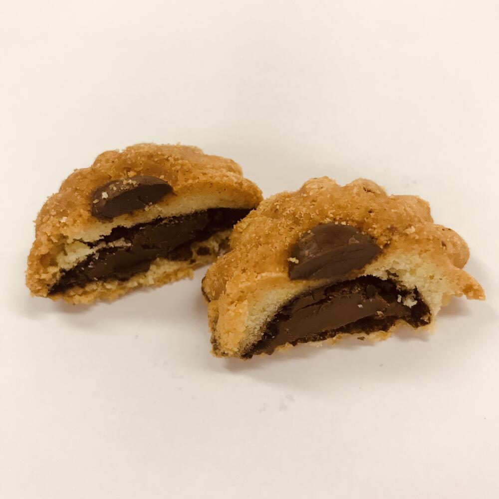 夏には暑いアラブのスィーツを！おいしい焼き菓子 チョコレート・マームール（Al Baba）350g ご家族で楽しめる分量！アラブのソフトなセモリナ粉の焼き菓子にチョコレートの餡を入れた定番のおいしさ！食べ応えの15-18 個！5と0の日！お買い物マラソン！のサムネイル