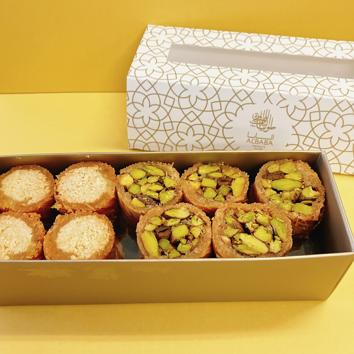 完売御礼 おいしい 菓子 ブルマ ピスタチオ & カシュー ミックス 360g (Al Baba) ピスタチオ カシュー たっぷり お菓子 アラビック スイーツ 人気 の バクラヴァ ミックス から 単品 発売 送料無料 5と0の日 楽天カード 楽天モバイル 洋菓子 焼き菓子 冷 OKのサムネイル