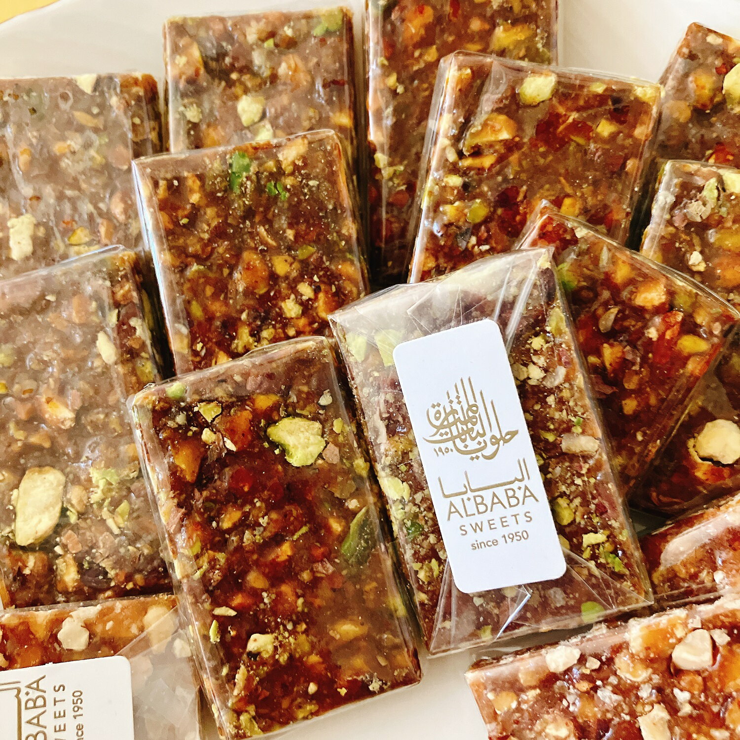 お陰様で完売！おいしいナッツ菓子 クロカンツ ミックス(Al Baba)450g ごまは,そのまま、ピスタチオ、カシューナッツ、アーモンドは粗目に砕いて、カラメル化したナッツのおいしさ！食べ応えの4種類40個450g！送料無料！楽天カード モバイル 5と0日！父の日のサムネイル