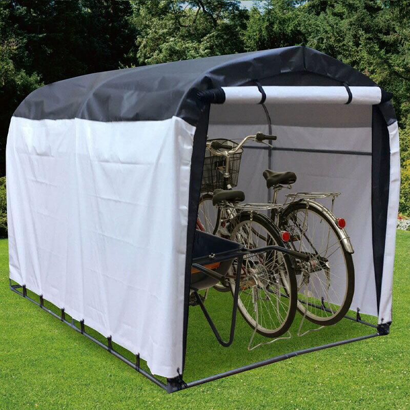 仕様 寸法(約):間口1570x奥行2200x高さ1630mm シート:UV加工♯3800・パイプ径Φ19mm 重量(約):13kg 色柄:白/グレー 品番:B-1803 付属工具:両口スパナ8mm/10mm 生産国:中国 商品説明 厚手シートを使用した、丈夫なガレージです。自転車3台分収納可能。 組み立てやすいワンタッチ式・軽くて丈夫なフレーム・ゴムバンドで簡単固定。おひとりでも組み立てが可能です。 自転車の保管以外にも使い方いろいろ。バイクやタイヤの一時保管、簡易物置として、農作業用品や、資材の一時保管にもおすすめです。 土の地面への固定用として、アンカー(4本)が付属しています。 ※注意:お客様ご自身での組み立てが必要な商品です。 ※注意:強風時は天気予報などを参考にし、前もってシート等などは外し、畳んで収納してください。シートなどをそのままにしておくと、破損したり、フレームに損傷を与えるおそれがあります。災害や事故に対する保険、補償はございません。 ※品質向上のため予告なく仕様を変更する場合がございます。パッケージのリニューアル等につき、商品画像が異なる場合がございます。商品画像の色合いは、画像処理上、若干異なる場合がございます。 こちらの商品は、ホームセンタームサシ、ビバホームのプライベートブランド（PB）商品です。