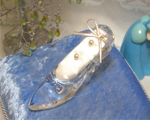 世界に1つだけのお名前入りガラスの靴【HappyGlassShoe】オプション シャイニー台座セット ベイビーブルー/ガラスの靴プロポーズ ガラスの靴リングピロー シンデレラ 結婚 プレゼント [2]