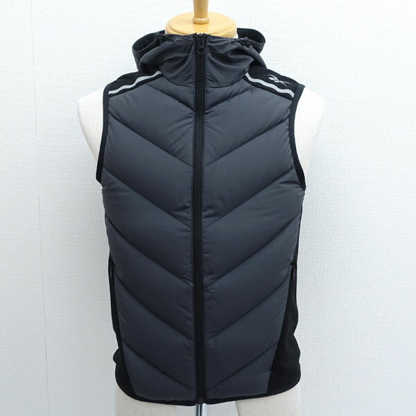 商品状態 毛羽立ち、フード部分汚れなどの一般的な使用感があります。　 状態ランク Bランク デザイン/仕様 (メンズ)トップス/ベスト　 サイズ/収納詳細 表記サイズ:S肩幅　（約cm）:36着丈　（約cm）:57身幅　（約cm）:46　 採寸方法(※クリックで拡大) サイズは当店独自の基準で採寸しております。多少の誤差はご容赦ください。また、記載より大きくかけ離れた採寸相違がある場合以外は、返品はお受けできませんのでご注意くださませ。 色 ブラック グレー　 素材 表裏、ポリエステル 中綿、ダウン80%フェザー20%　 備考 【メンズ/MEN/男性/ボーイズ/紳士】 発送区分 区分： 3A送料は「お支払・送料」をご参照下さい。 店舗紹介 【PNLT4B】 【PNLT】