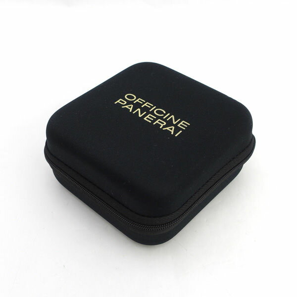 商品状態 特筆すべきダメージはなく、状態の良いお品です。　 状態ランク Aランク サイズ/収納詳細 約cm:11×11×5.5　 サイズは当店独自の基準で採寸しております。多少の誤差はご容赦ください。また、記載より大きくかけ離れた採寸相違がある場合以外は、返品はお受けできませんのでご注意くださませ。 色 ブラック　 付属品 なし　 発送区分 区分： 2A送料は「お支払・送料」をご参照下さい。 店舗紹介 【QNJTSB】 【QNJT】