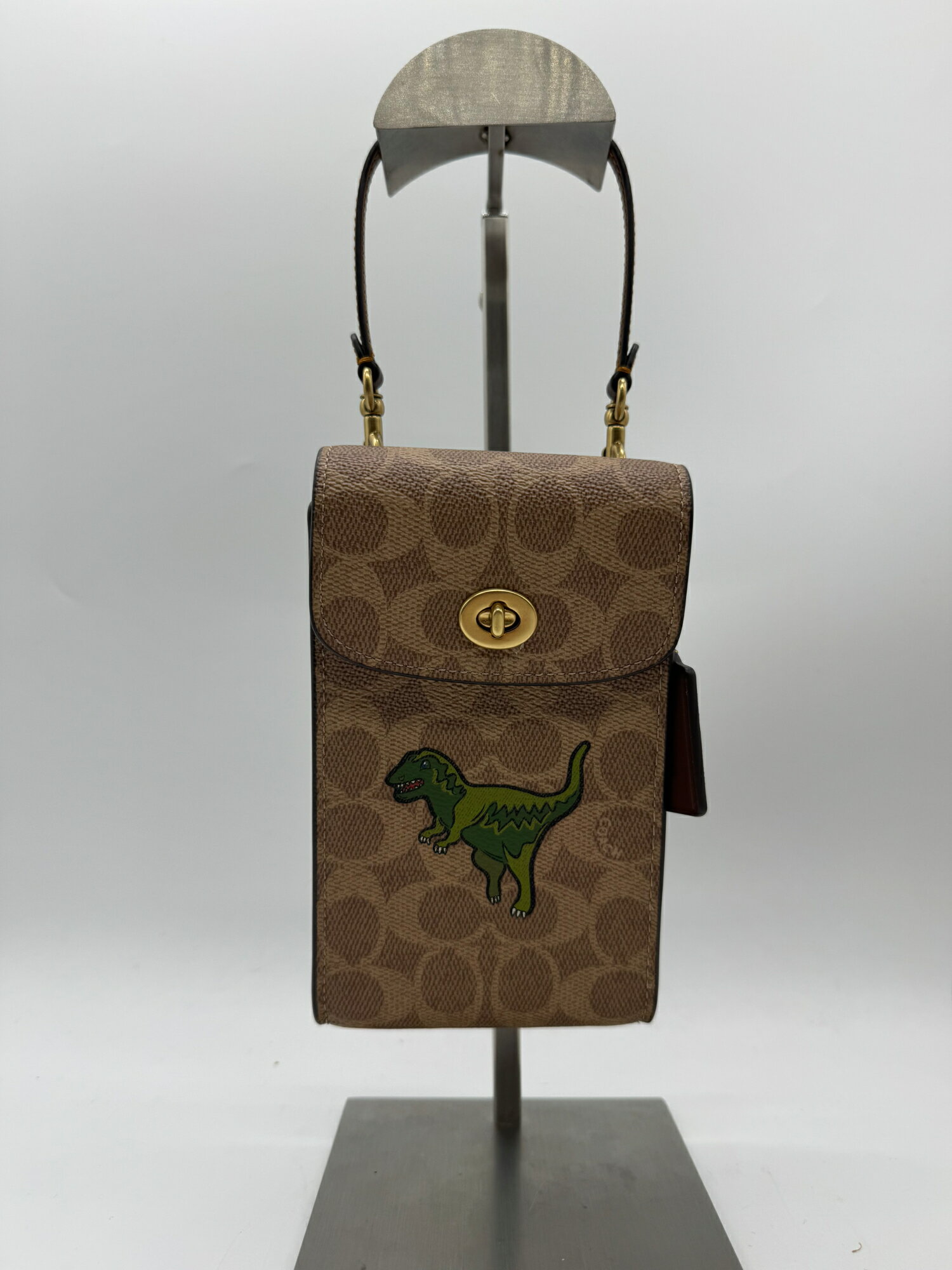 Rakuten - 【美品】coach コーチ ターンロック フォーン クロスボディ・シグネチャー レキシープリント p2564 ブラウン系 レディース