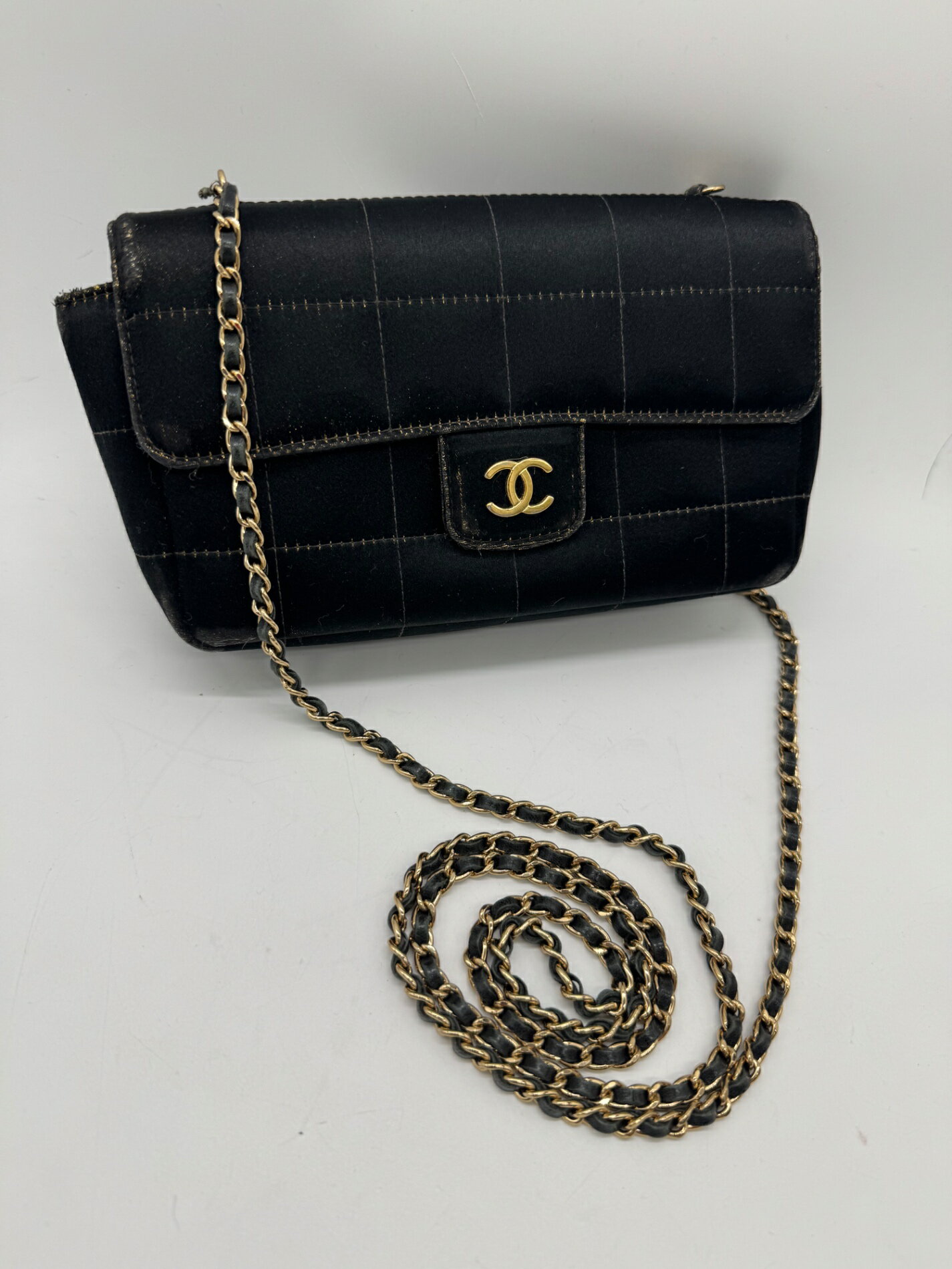 Rakuten - CHANEL シャネル チョコバー ココマーク チェーン ショルダーバッグ P1259 シリアルシールあり ブラック×ゴールド 黒 金 レディース 中古