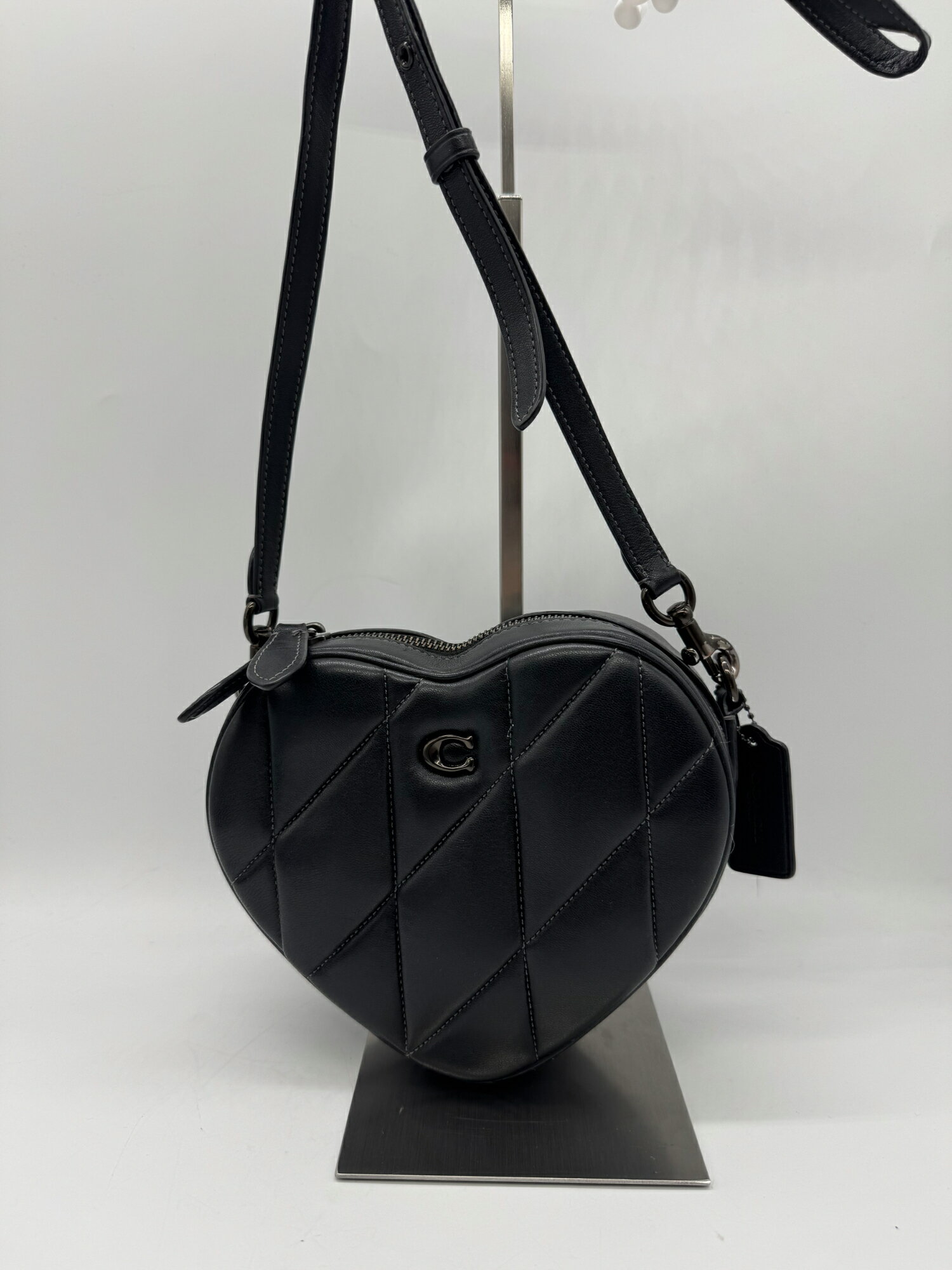 Rakuten - 【美品】COACH コーチ ハート キルティング ショルダーバッグ P2479 ブラック 黒 レディース 中古