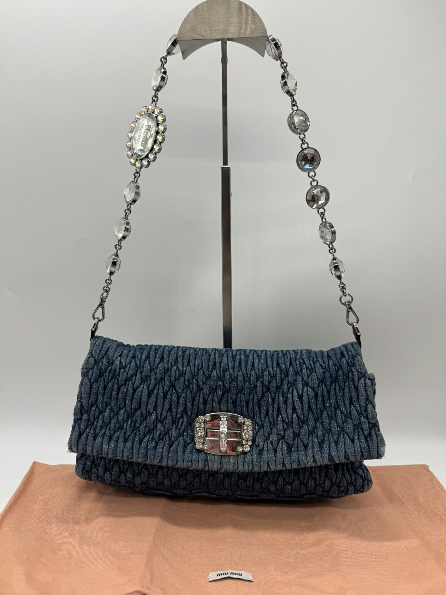 Rakuten - 【良品】MIUMIU ミュウミュウ マテラッセ デニム ビジューショルダーバッグ P1925 保存袋付き インディゴブルー 紺 レディース