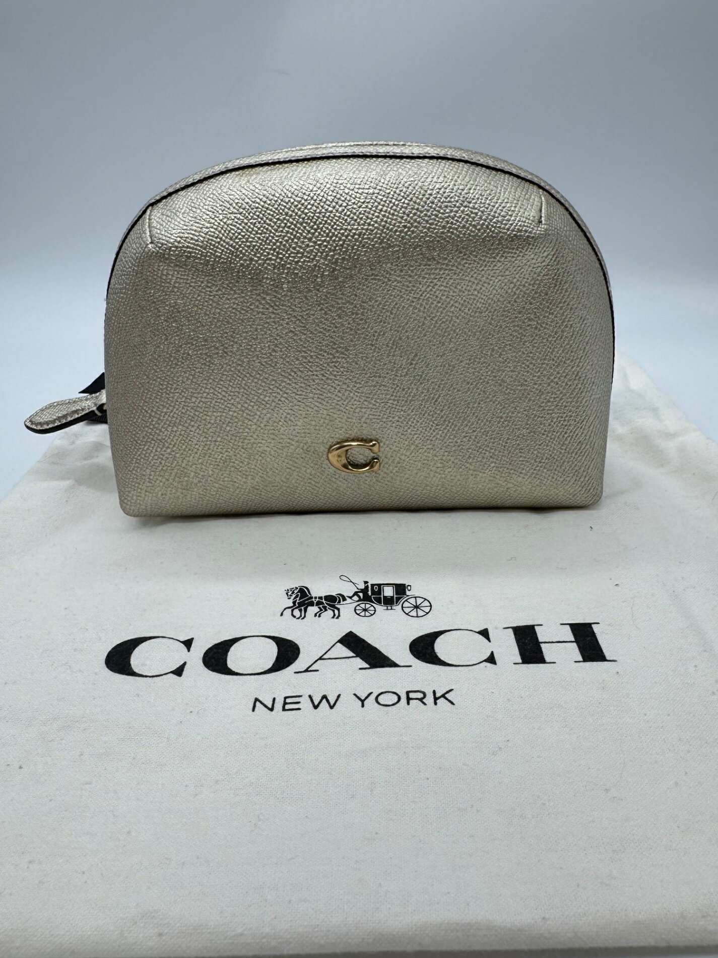 Rakuten - 【超美品】COACH コーチ ジュリエンヌ コスメポーチ メイクポーチ P2733 ゴールド 金