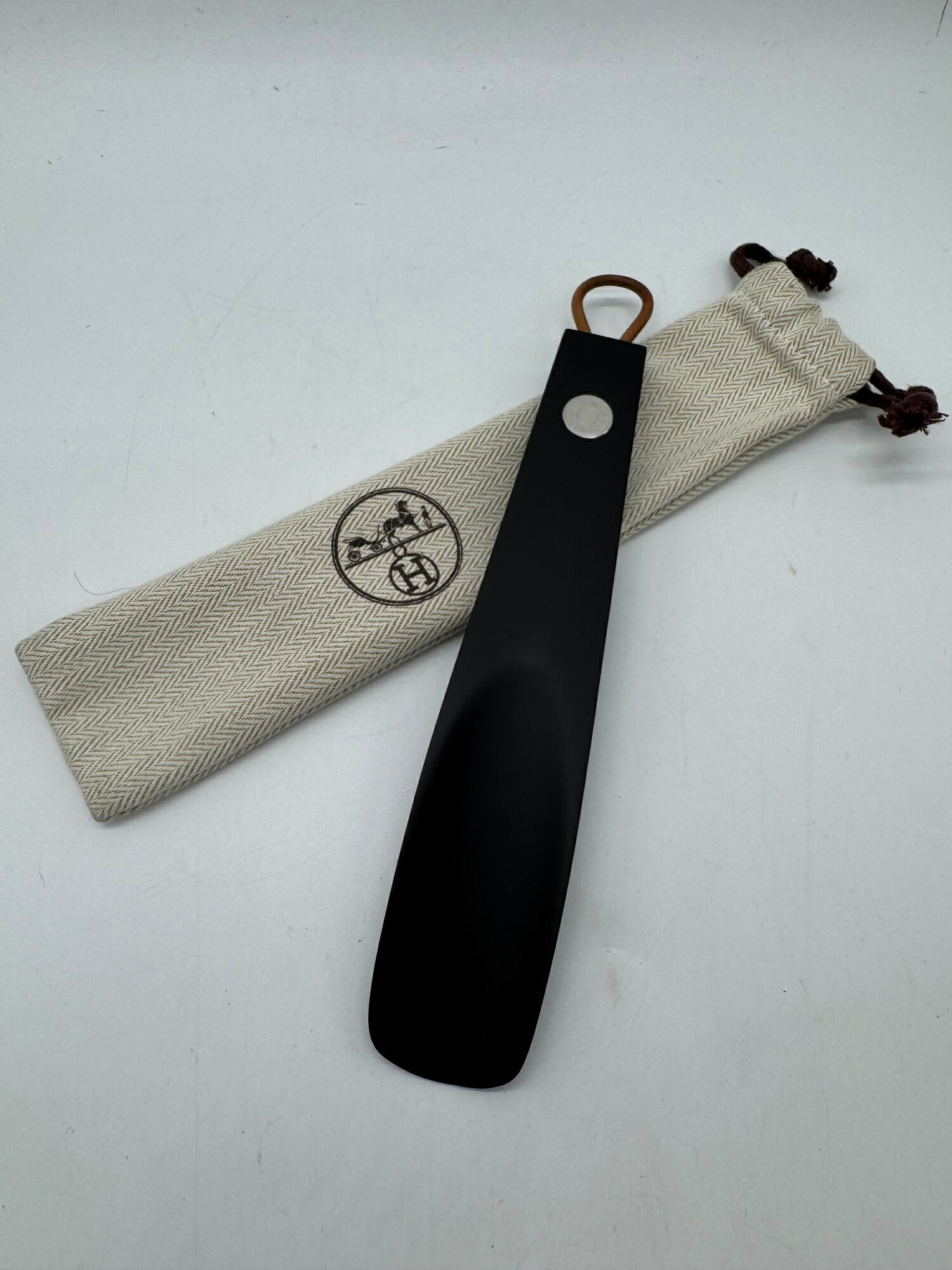 Shoe Horn - 【美品】Hermès エルメス セリエ シューホーン ショス 靴ベラ 携帯用 携帯 高級 黒色 Aランク 保存袋付き 中古 P3175