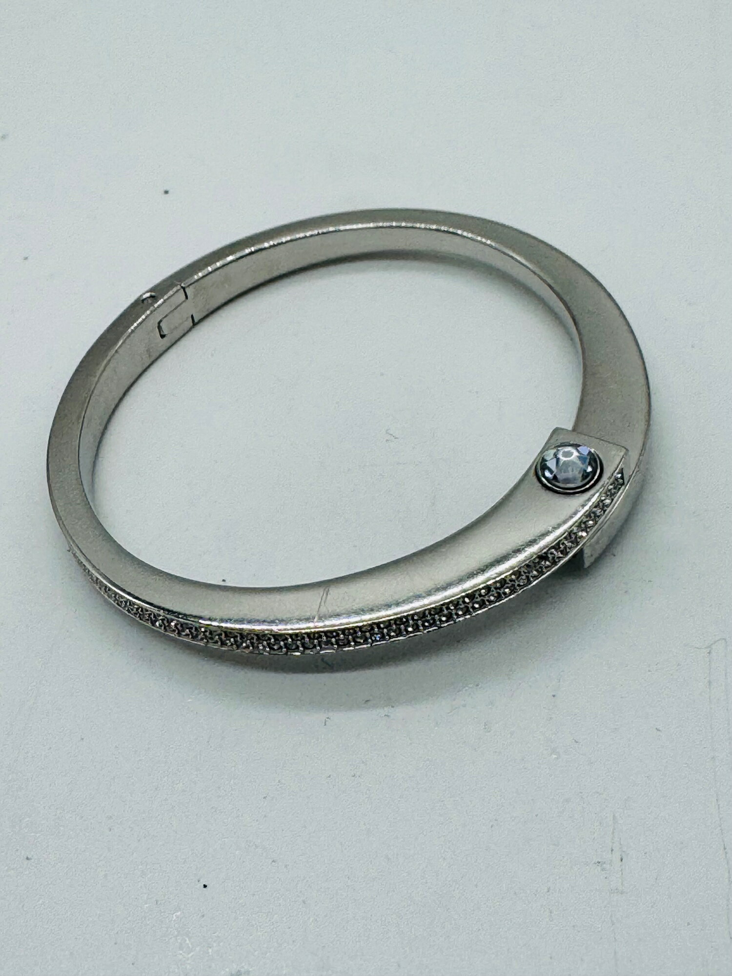 【美品】SWAROVSKI スワロフスキー ラインストーン バングル ブレスレット シルバー 銀 クリスタル アクセサリー Aランク レディース 中古 P2121